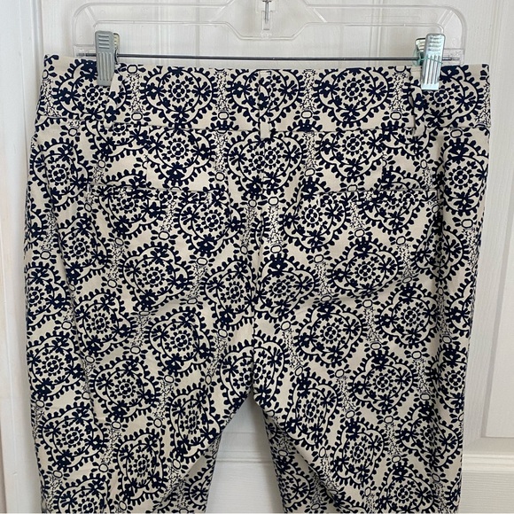 LOFT Like New Cream and Black Patterned Marisa Riviera Cropped Pant - Picture 4 of 7